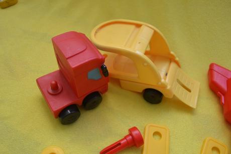 Auto tahač a nářadí, 