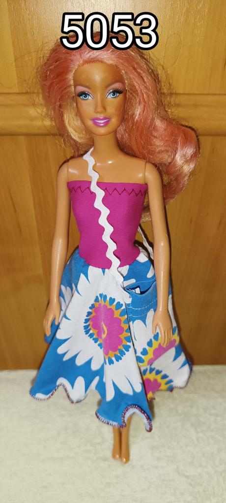 Šatičky na barbie panenky,