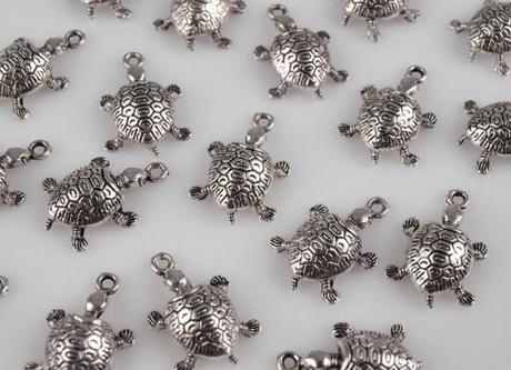 Kovový přívěsek želvička + kroužek, 