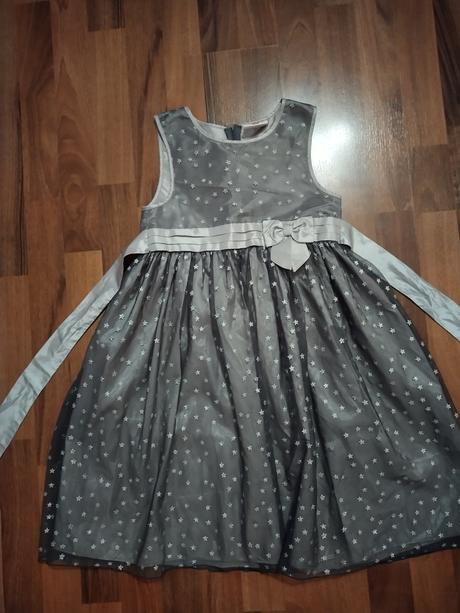 Sváteční šaty, 128