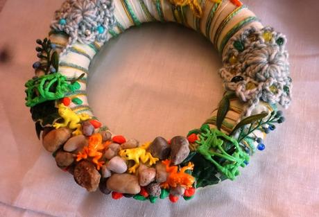 Ruční práce háčkovaný věnec žabičky cca 22 cm,