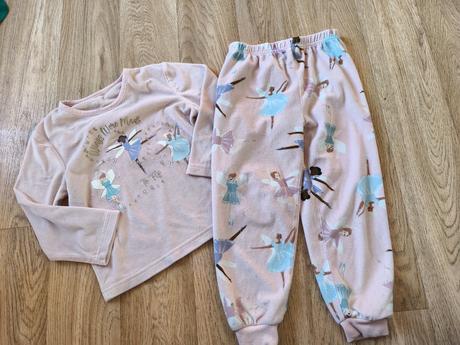 Sametové pyžamo s baletkami, primark,104