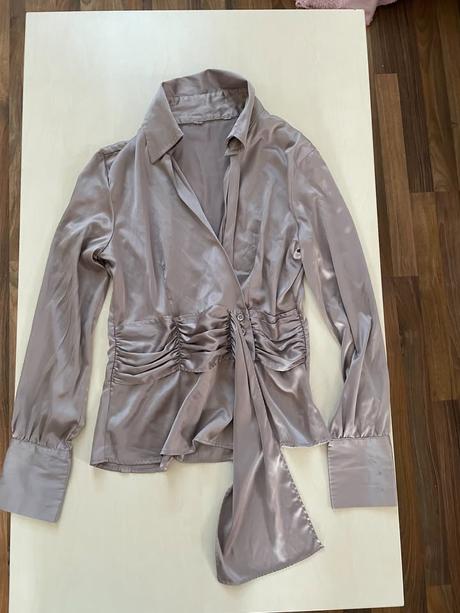 Satén halenka s cípem v pase, vel neuvedena cca m, m