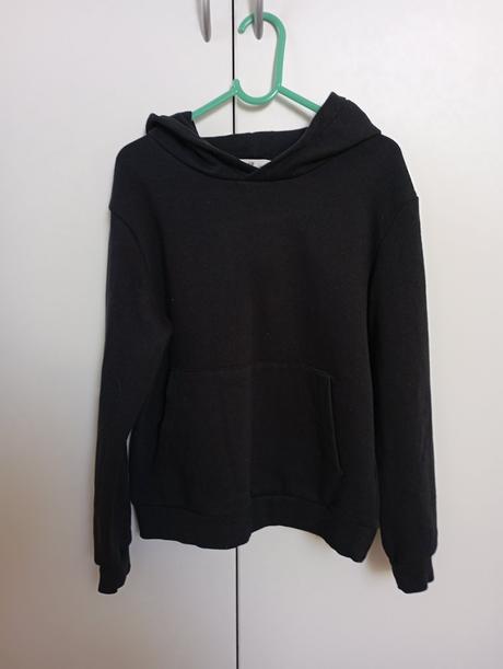 Černá mikina s kapucí a klokaní kapsou, h&m,134