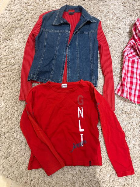 Sada cervena košile, kraťasů, topu,trička,svetru, s