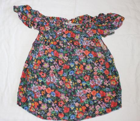 Ho38. něžná kytičkovaná blůzka 10-12 let, h&m,152