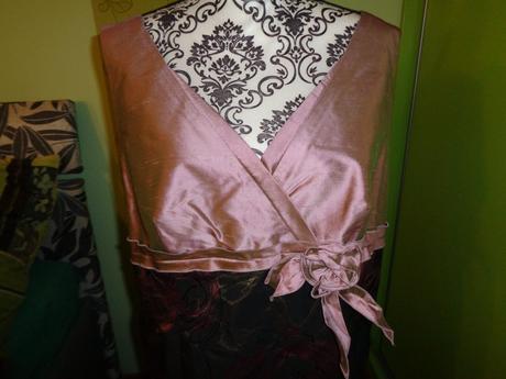 Luxusní šaty s růžemi - s bolerkem 48/50, 48