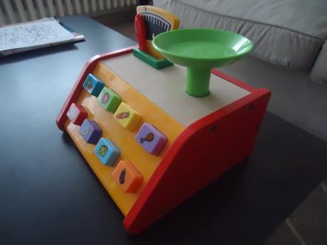 Váha o dětského obchůdku nebo kuchyňky,