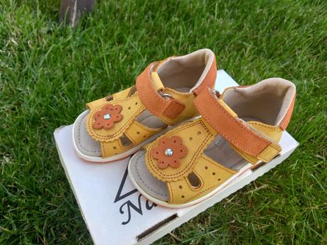 Kožené sandálky, stélka 14,5 cm, 23