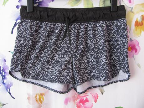 Černé pružné dámské šortky se vzorem, decathlon,42