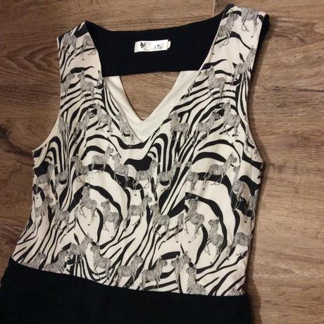 Pouzdrové šaty se zebrami, s