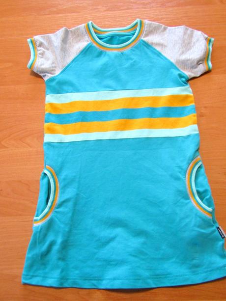 Dívčí sportovní šatičky vel 116-122, 122