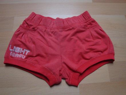 Kraťasy - červené, věk 5-7 let, 128