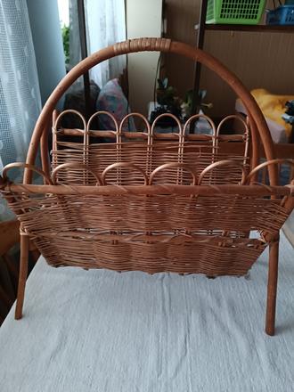 Stojan na časopisy a noviny, 