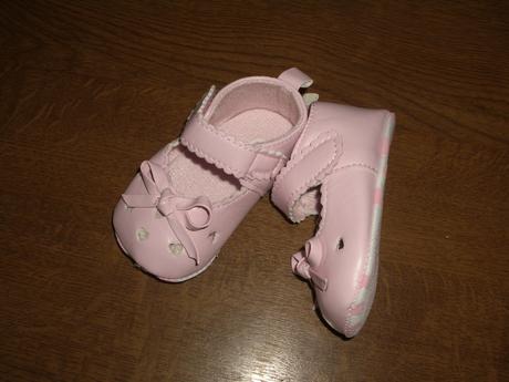 Capáčky 6-12m stélka 11cm nové, 