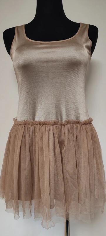 Šaty s tutu sukní,