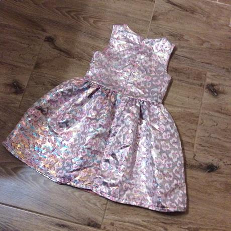 Slavnostní duhové šaty, tu,116