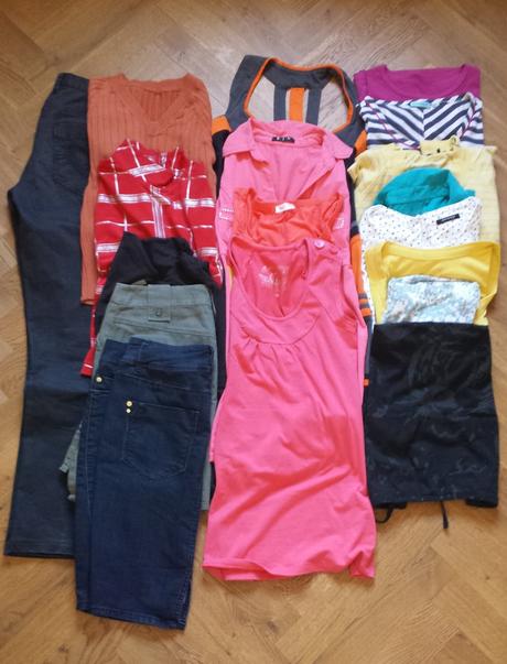 Dámské rifle, šaty, sukně, tuniky a tílka vel. s/m, s