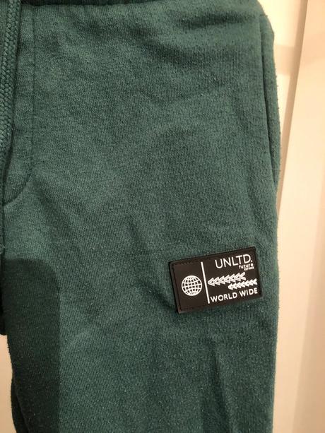 Zelené tepláky s kapsami a tkanicí, 110