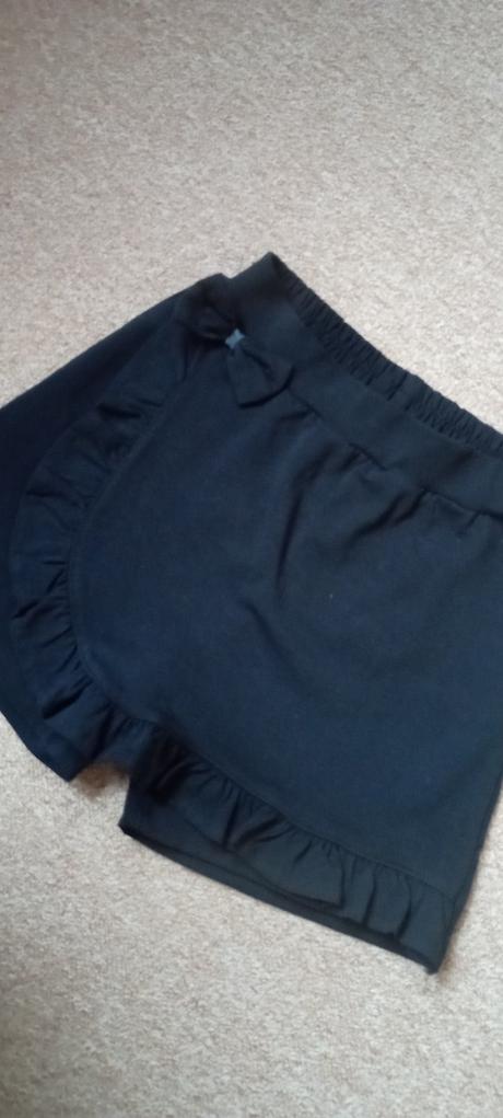 Šortky se sukní zn."breeze" vel."140", 140