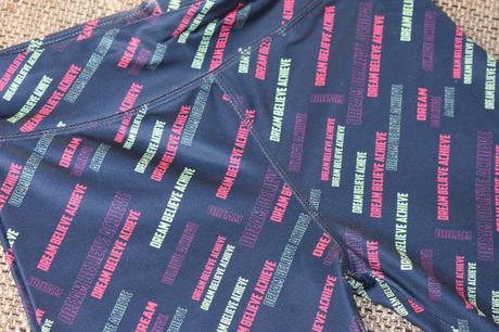 Sportovní 3/4 legíny s nápisy, velikost 146/152, 146