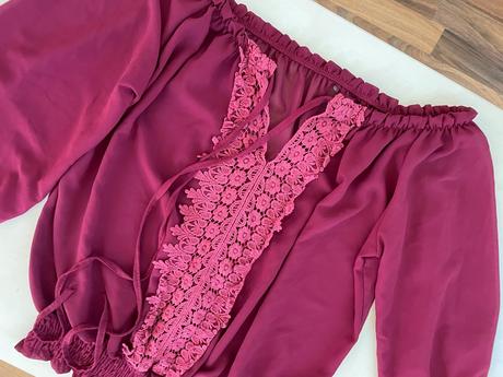 Halenka s krajkou, vel neuvedena nošena cca m i my,