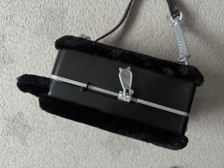 Na na na surprise čený batoh s panenkou, 