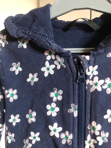 Modrá mikina s kytičkama, 98