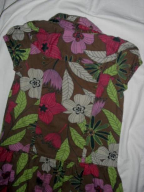 Krásná květovaná propínací šatovka, 110