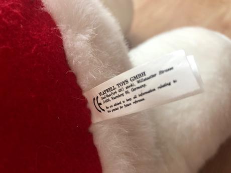 Bily medvěd s vánoční vesničkou,