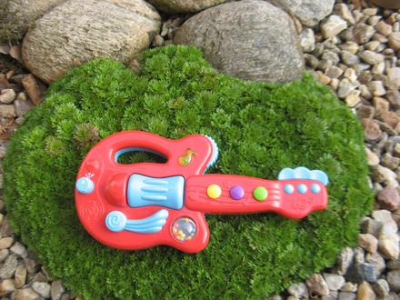 Interaktivní kytara-od 10 měs.a výš,