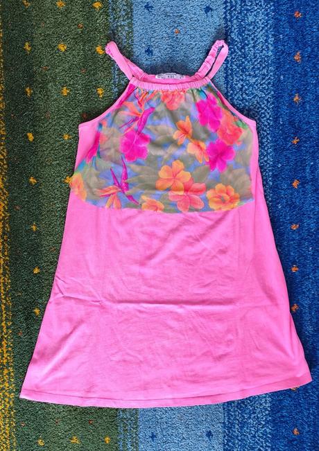 Růžové šaty se síťovinou, 140