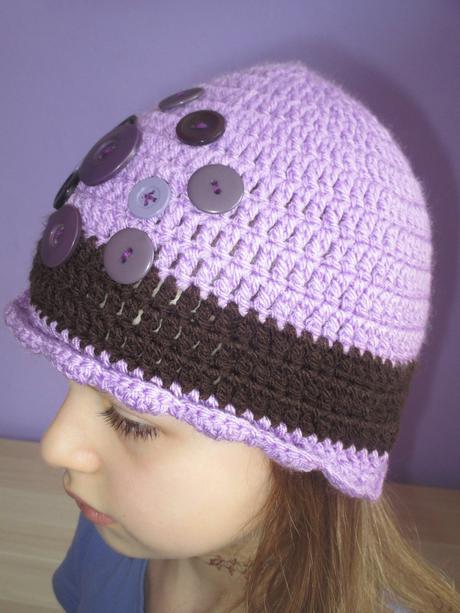 Čepička s knoflíčky vel. 5-9 let, 