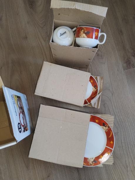 Vánoční slavnostní porcelánový servis 18 kusů nový, 