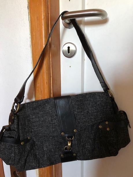 Sedo cerna kabelka s odepinaci penezenkou, mango