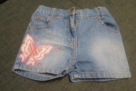 Kraťasy s motýlky, 98