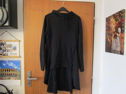 Zajímavá černá dlouhá elast. mikina s kapucí-šaty, 38