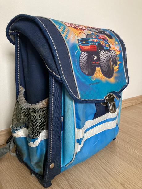 2x aktovka - první stupeň, 