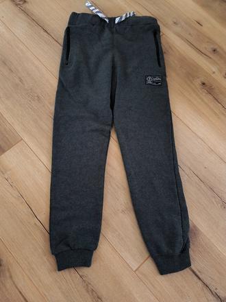 Šedé tepláky 1, sinsay,140