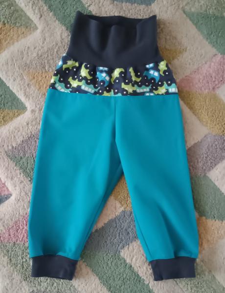 Softshellové kalhoty s autíčky zn.unuo vel.80/86, unuo,80