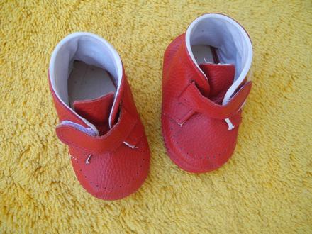 Koženkové capáčky, <17