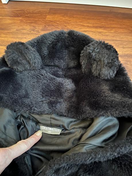 Chlupatá bunda s kapucí a ouškama, 164