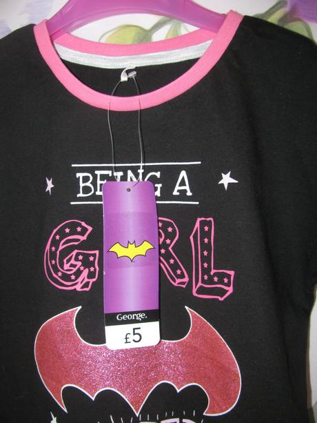 Černé tričko s nápisem being a girl, george,110