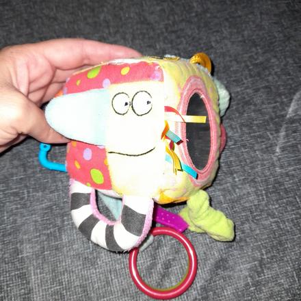 Multifunkční kostka taf toys pro kojence,