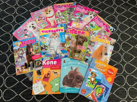 Sada figúrok zvierat, časopisov a zošitov, 