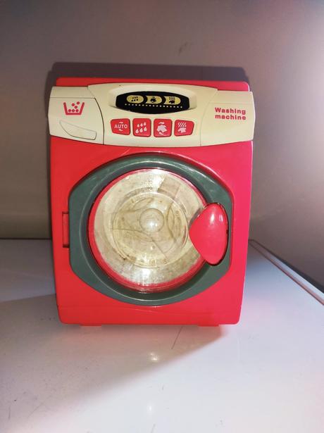 T261 pračka vydává zvuky, svítí ..,