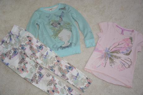 Komplet s motýlky a vílou, 122–134