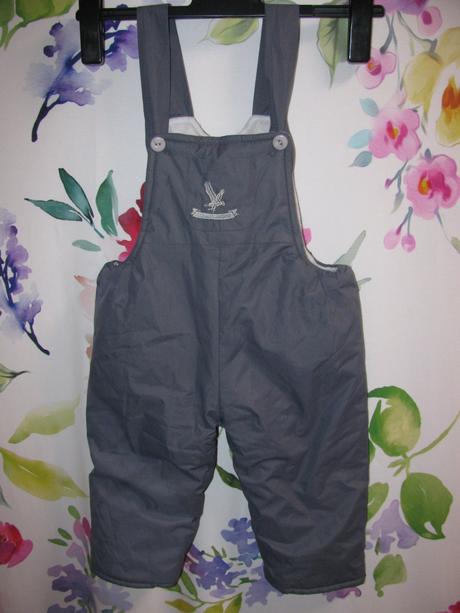 Tmavě šedé oteplovačky, 92