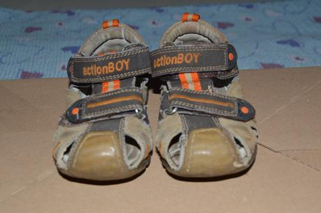 Lehké letní sandály se zpevněnou špičkou, baťa,21