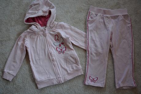 Teplákový komplet s motýlky, c&a,86